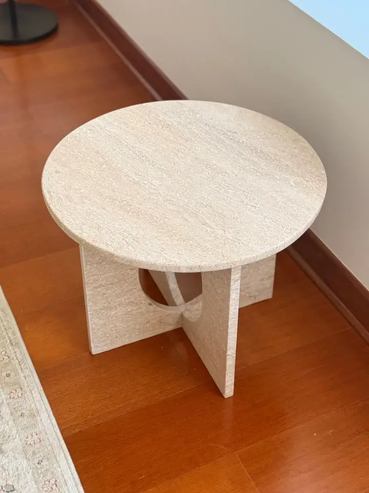 Mesa Luna — mesa auxiliar de travertino natural