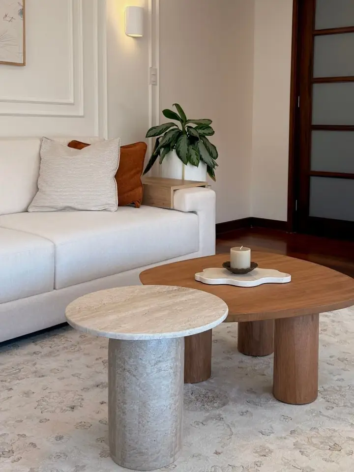 Mesa Olivia — mesa auxiliar de travertino natural